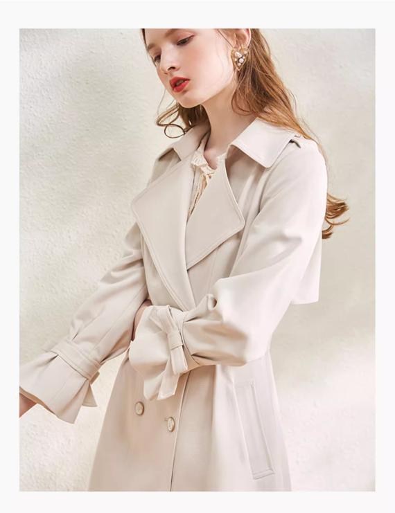 Double breasted elegant high-end and atmospheric white trench coat