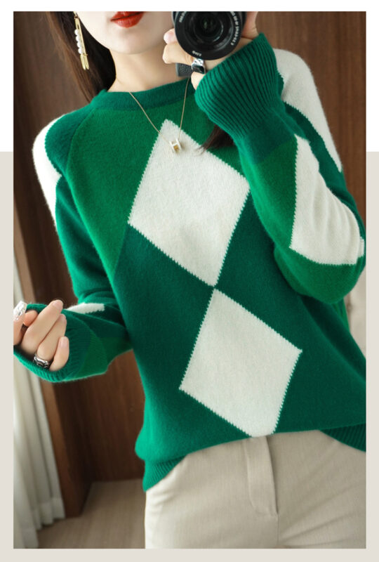 Round neck color blocked diamond wool sweater